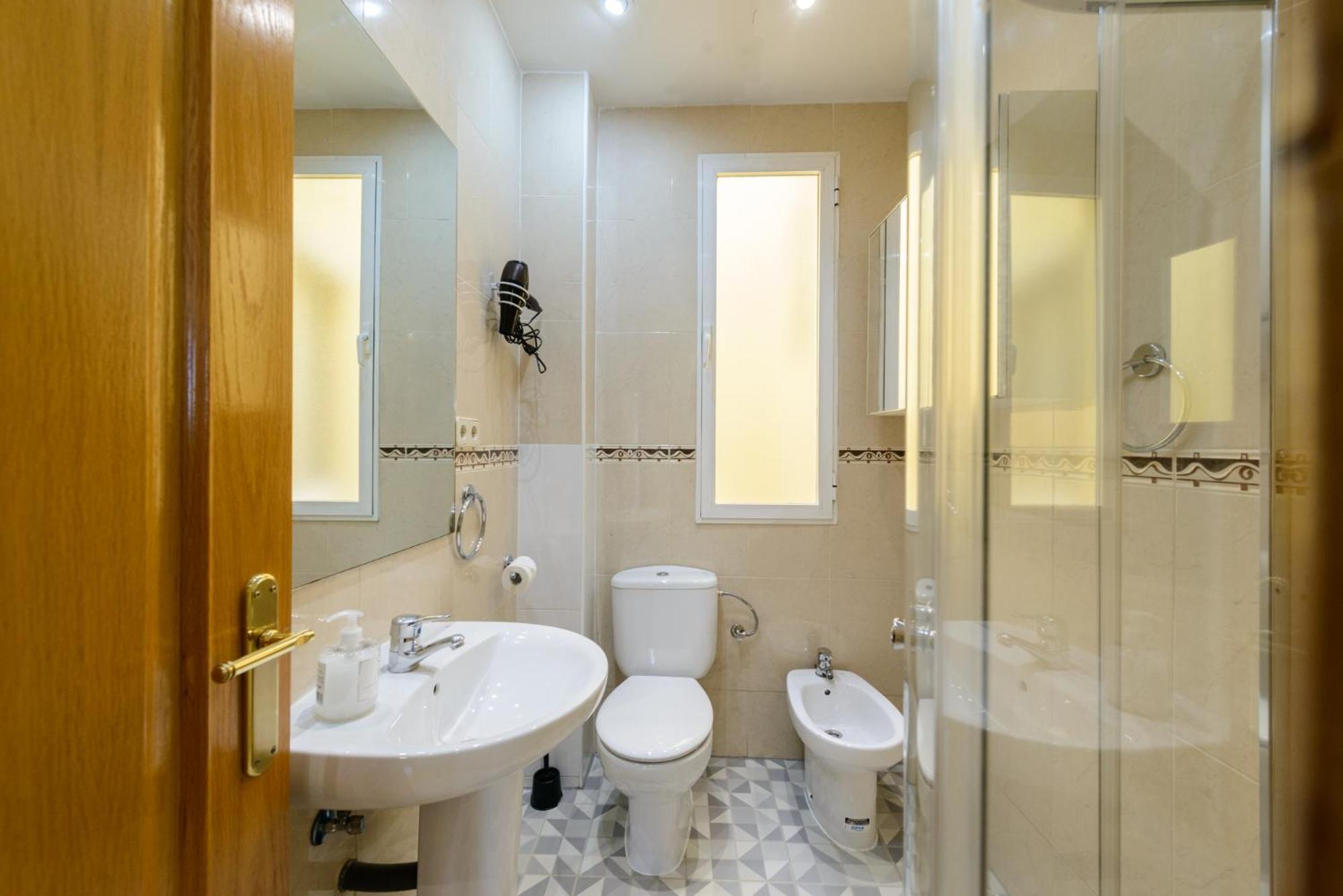 Ferienwohnung Amplio Piso En Madrid Centro Con Vistas Al Templo De Debod Exterior foto
