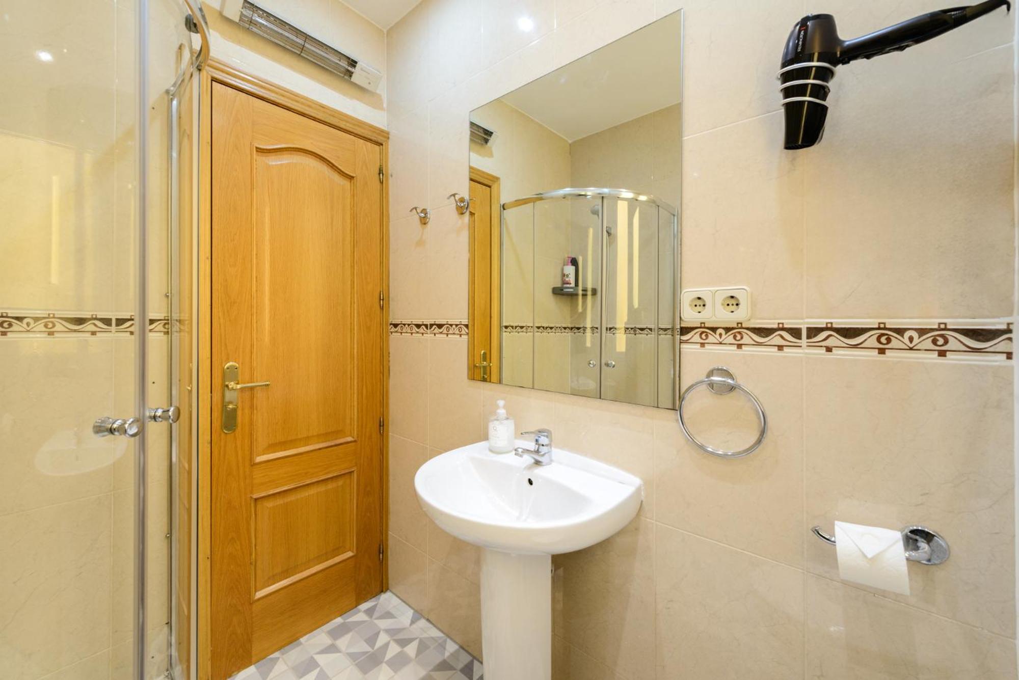 Ferienwohnung Amplio Piso En Madrid Centro Con Vistas Al Templo De Debod Exterior foto
