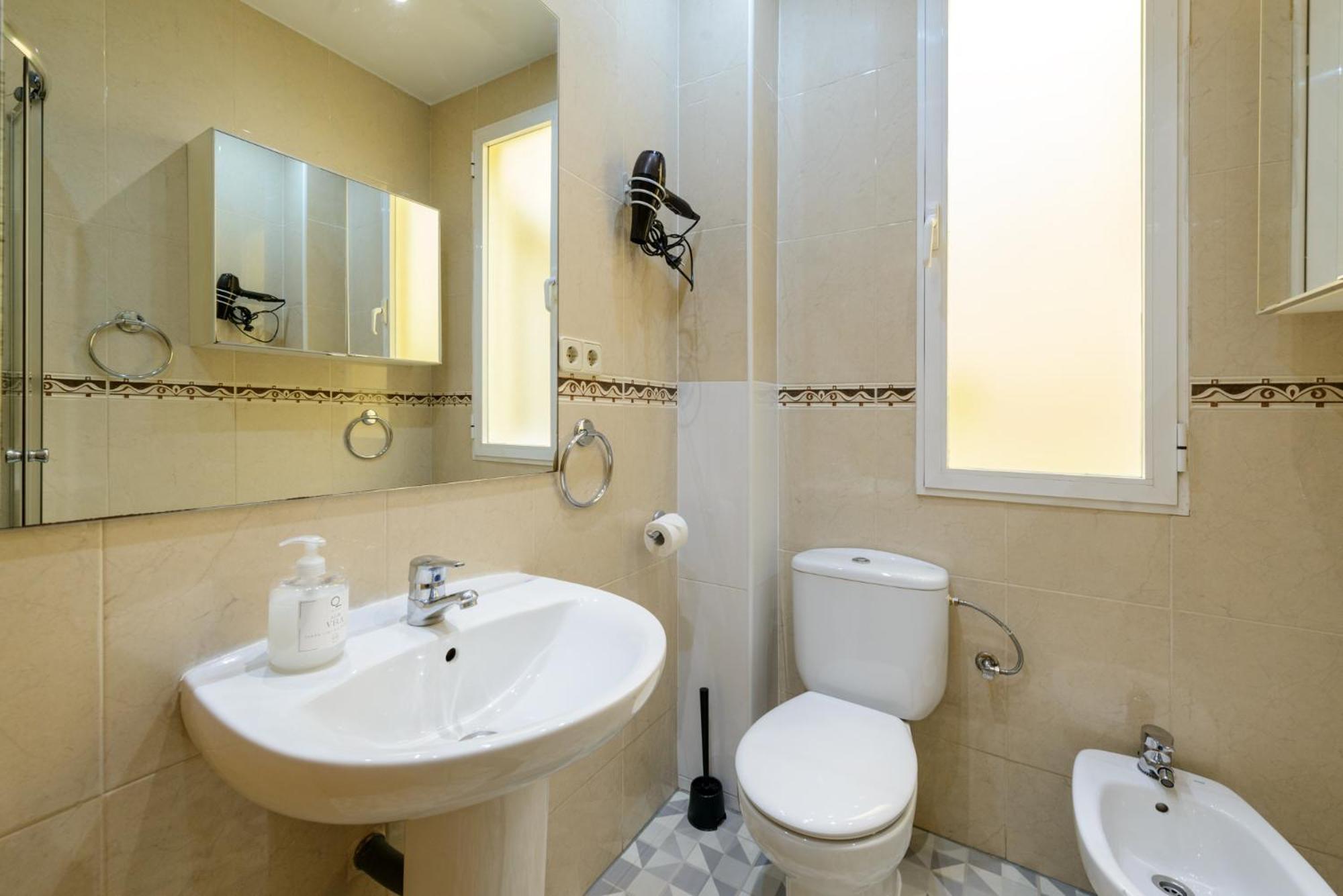Ferienwohnung Amplio Piso En Madrid Centro Con Vistas Al Templo De Debod Exterior foto