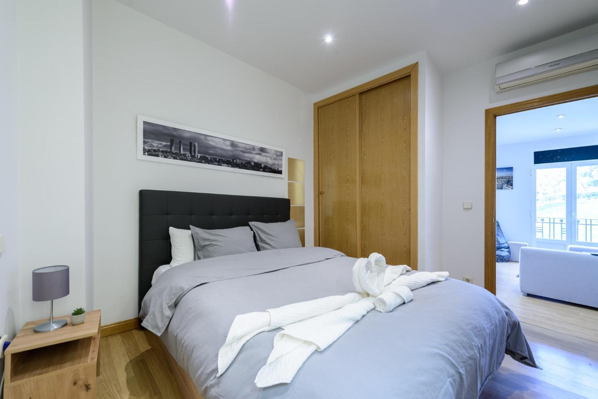 Ferienwohnung Amplio Piso En Madrid Centro Con Vistas Al Templo De Debod Exterior foto