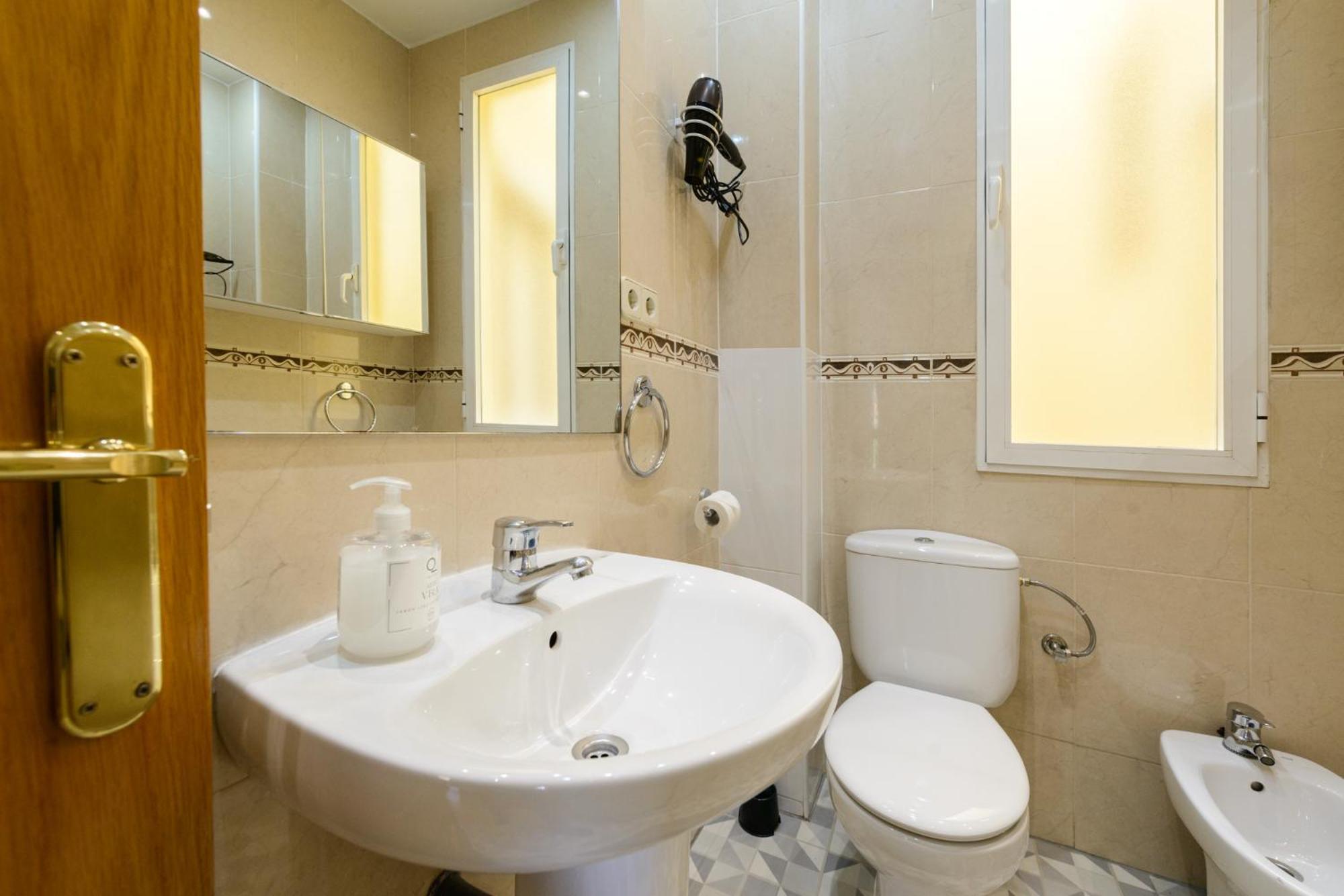 Ferienwohnung Amplio Piso En Madrid Centro Con Vistas Al Templo De Debod Exterior foto